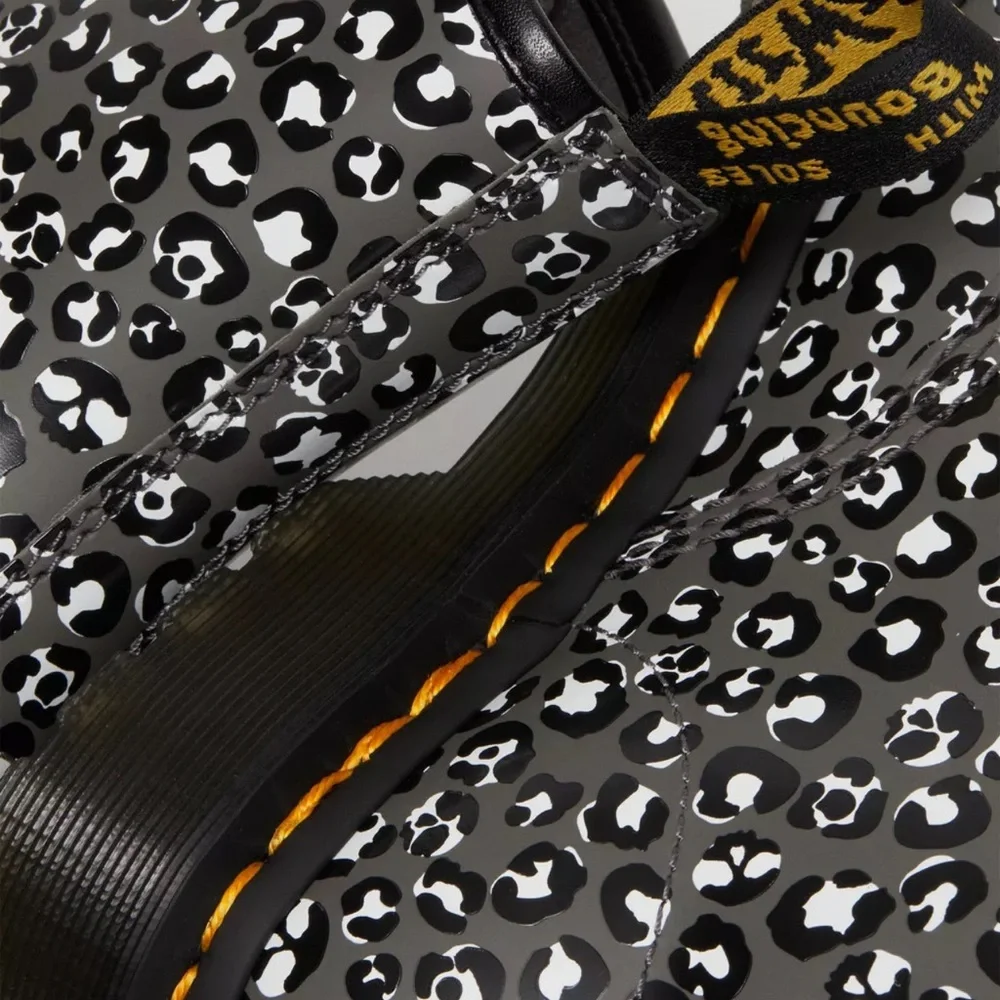 NWOB Dr. Martens 1460 WOMEN'S LEOPARD SMOOTH LEATHER LACE UP BOOTS US 7 EU 38 - Picture 6 of 14